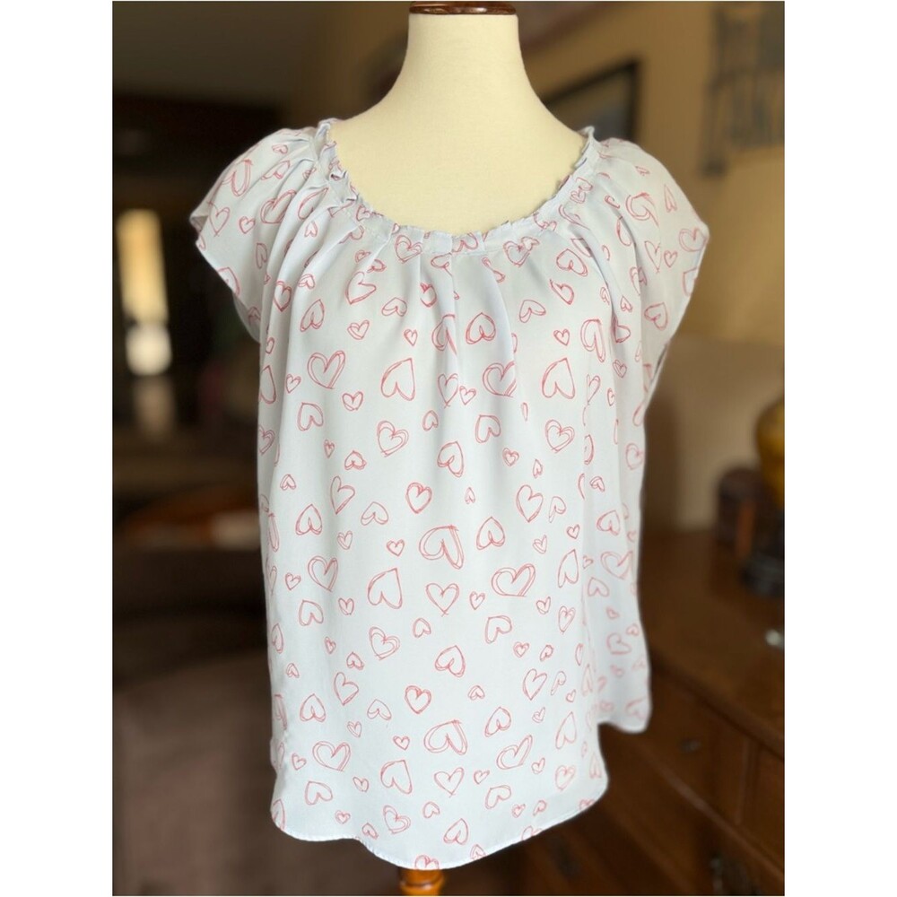 LC Lauren Conrad Blue Top with Pink Heart Print Flutter Sleeves and Back Bow - Picture 2 of 9